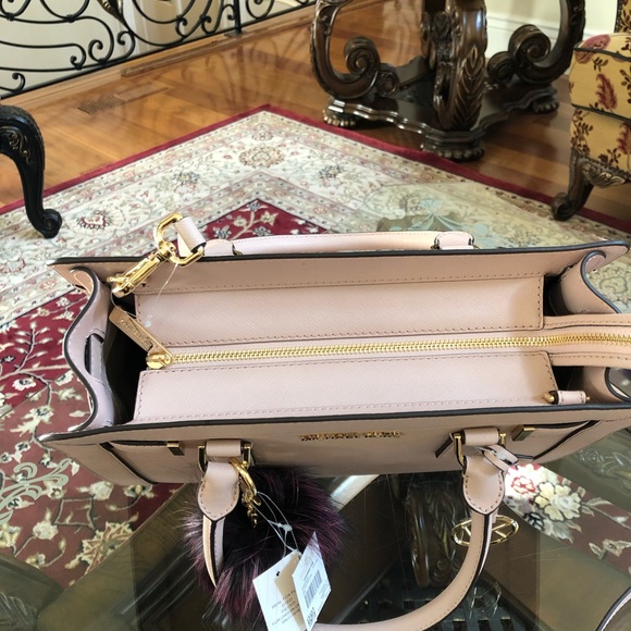 4pcs NWT Michael Kors handbag&Wallet&wristlet&pom - Picture 4 of 8